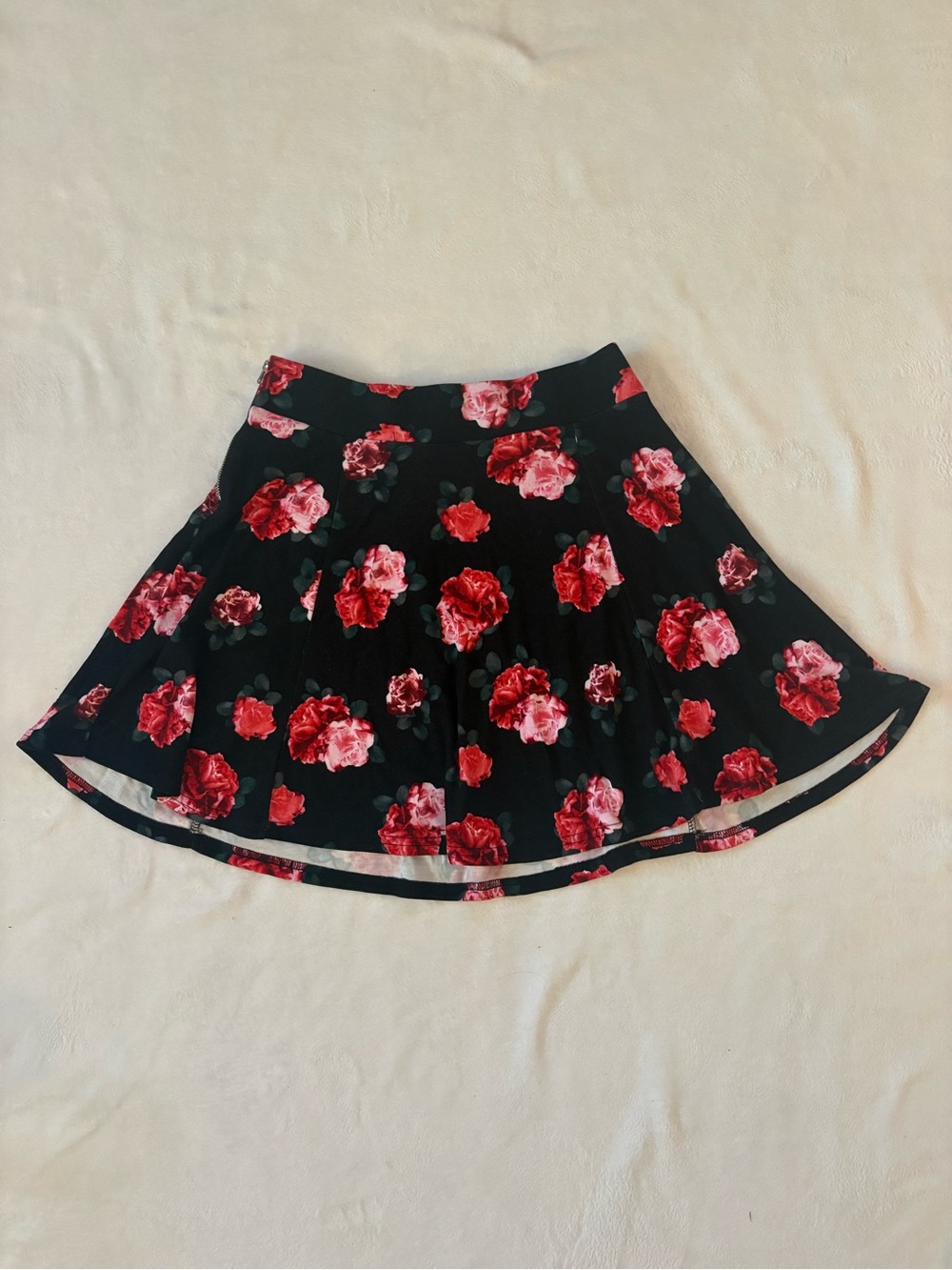 H&M Divided Floral Skater Skirt Black Red Rose Mini High Waisted Zipper Sz S
